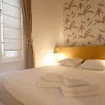 Apartments Paris Centre - At Home Hotel Bretagne