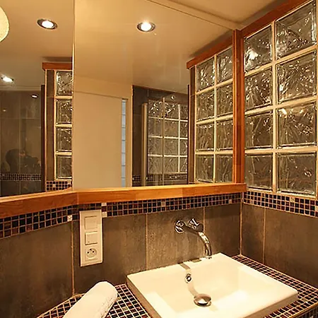 Apartments Paris Centre - At Home Hotel Bretagne Parigi