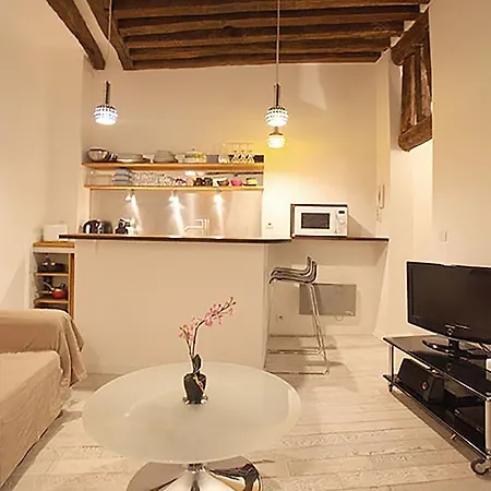 Apartment Apartments Paris Centre - At Home Hotel Bretagne Paris